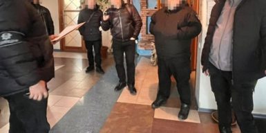Депутат Криворізької міськради із спільниками заволоділи 2,5 млн грн на ремонті шкіл і будинків, пошкоджених внаслідок обстрілів